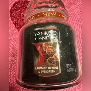 Yankee Candle aromatic orange & evergreen candle